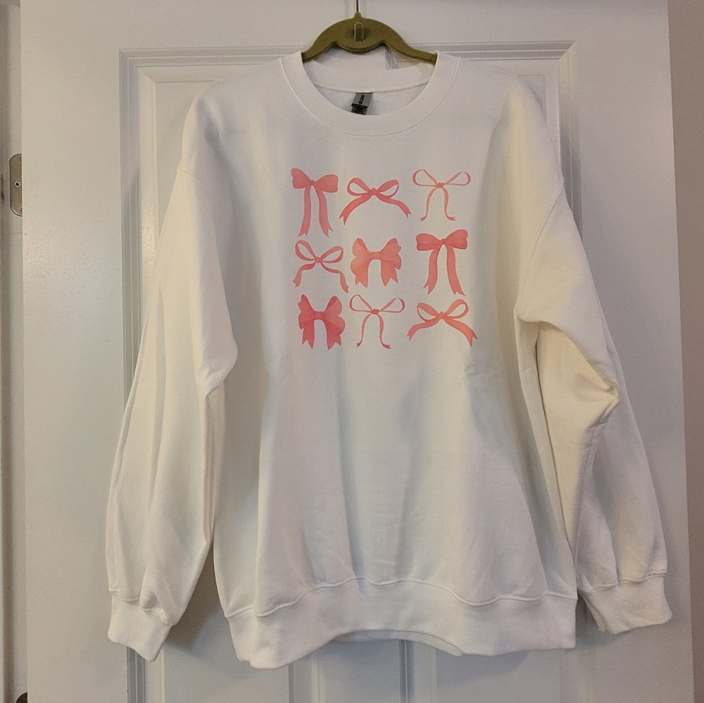 Price DROP! 👀VERY NICE, Feminine White Sweatshirt with Pink Bows!